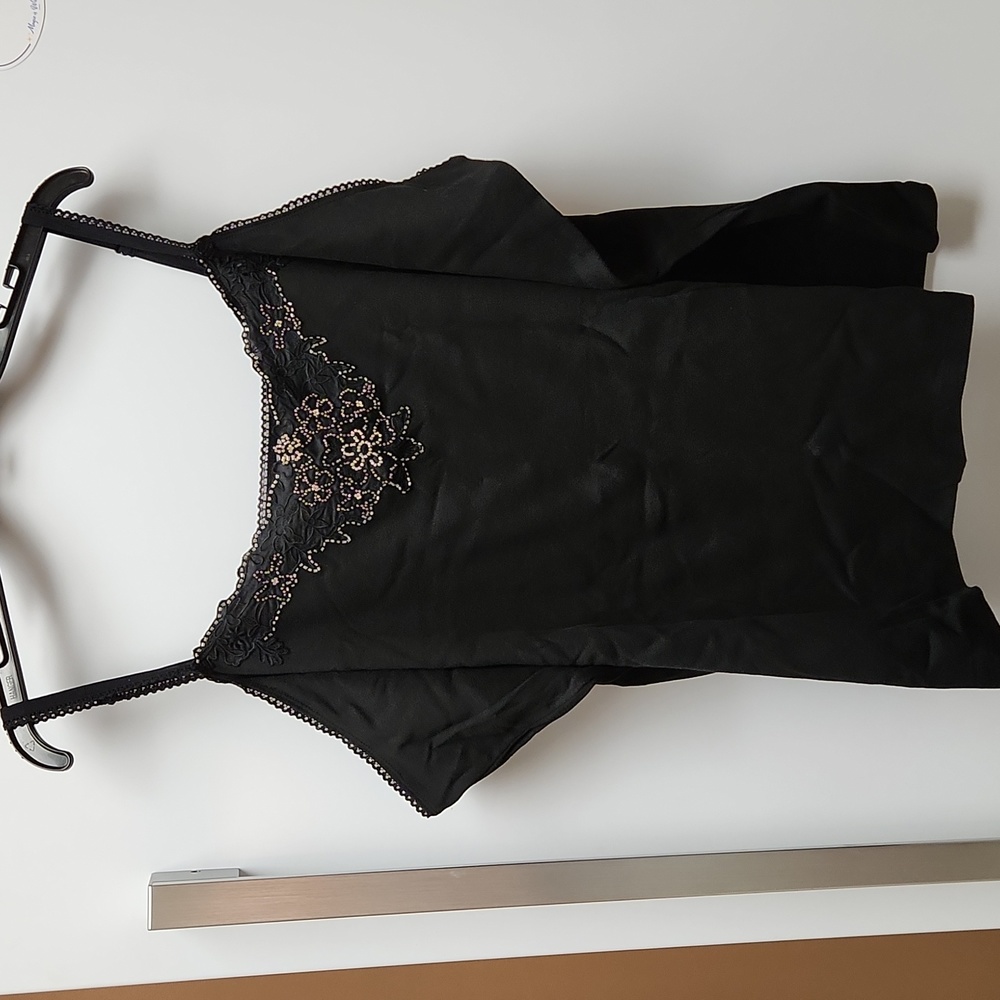 Soft by Avenue Black Floral Bead Tank Top - Size 30 / 32 - Picture 3 of 6